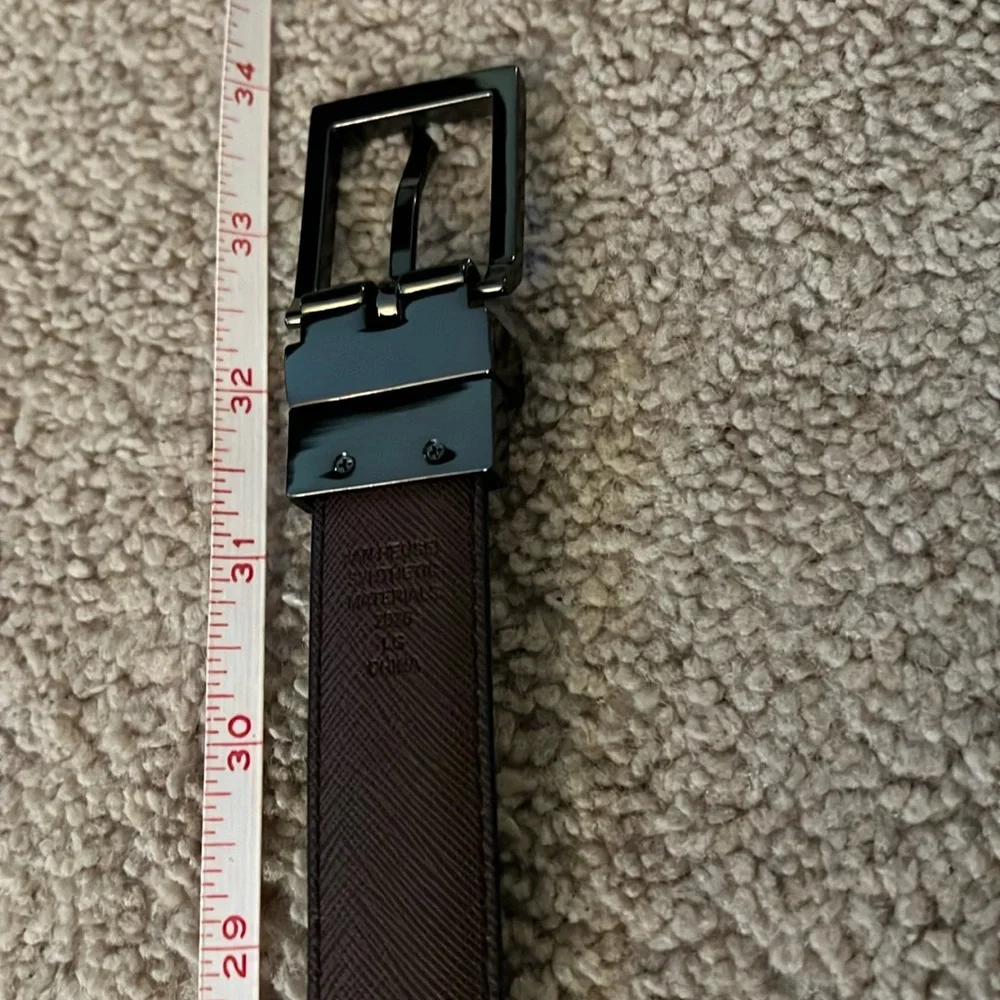 Van Heusen boys black and brown reversible belt 33 inches to last hole